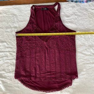 Detailed burgundy tank